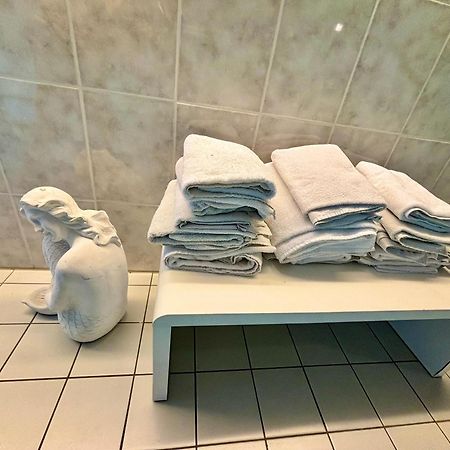 Magisches Doppelzimmer Mit Atemberaubender Wasserfall-Wand In Seligenstadt Exteriér fotografie