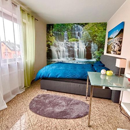 Magisches Doppelzimmer Mit Atemberaubender Wasserfall-Wand In Seligenstadt Exteriér fotografie