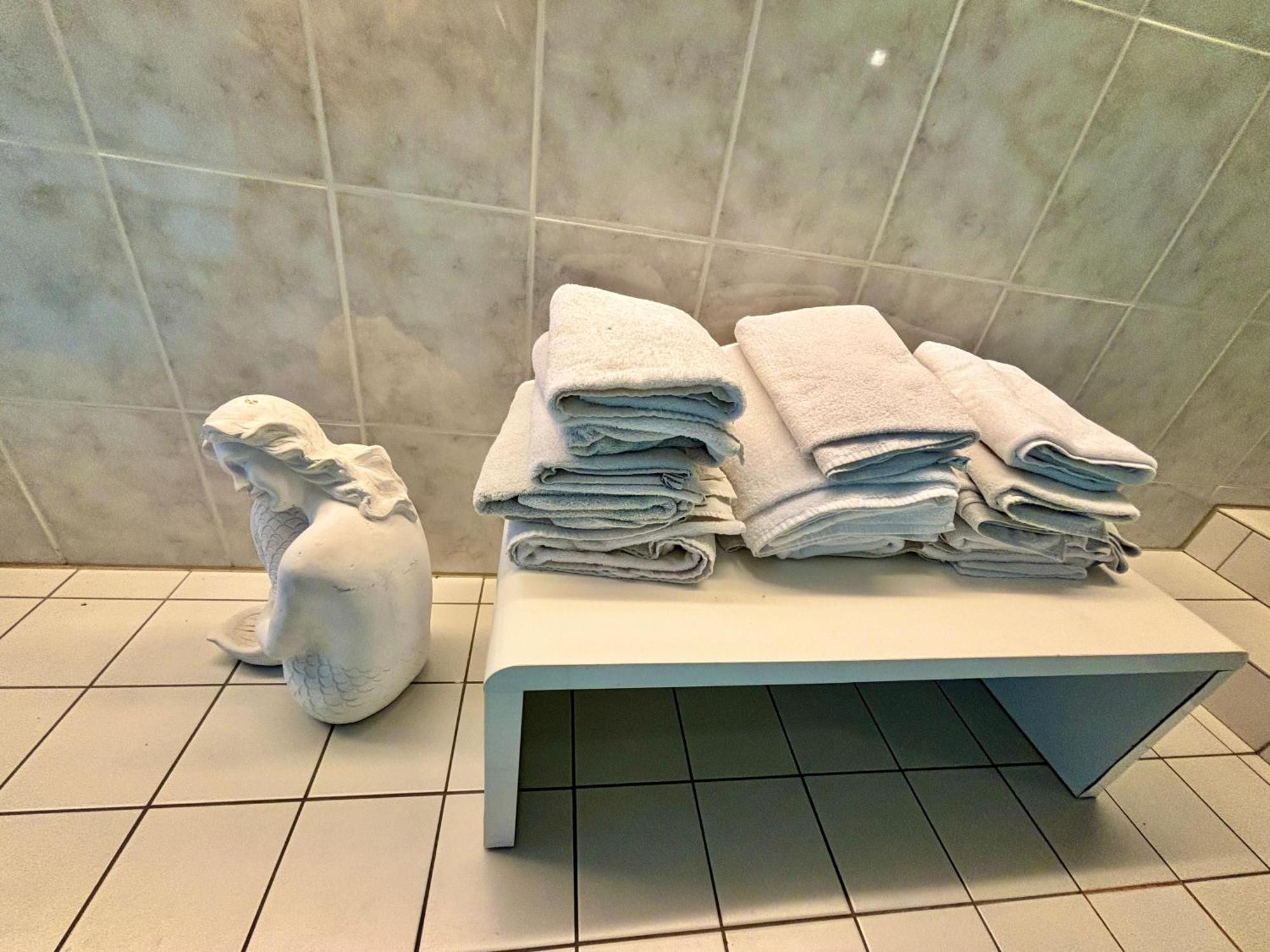 Magisches Doppelzimmer Mit Atemberaubender Wasserfall-Wand In Seligenstadt Exteriér fotografie