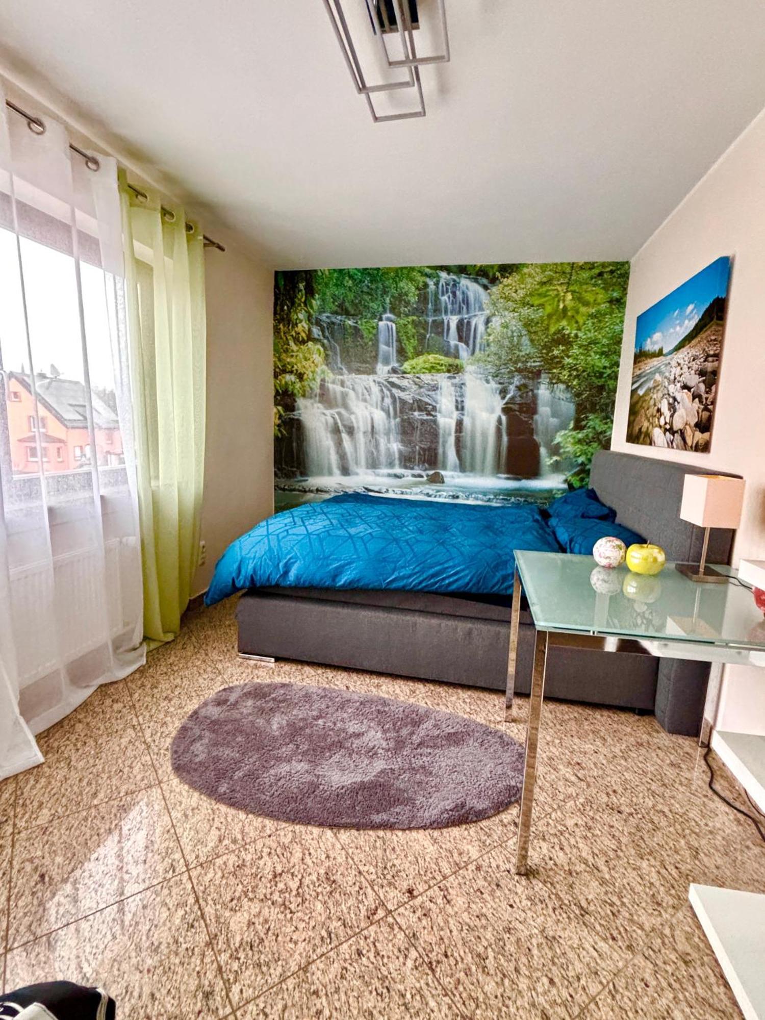 Magisches Doppelzimmer Mit Atemberaubender Wasserfall-Wand In Seligenstadt Exteriér fotografie